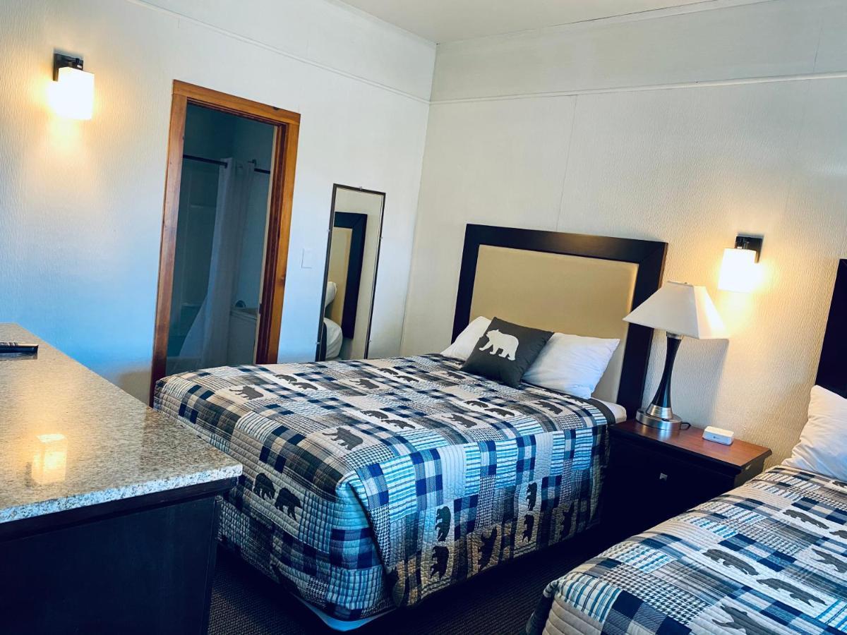 Holiday Lodge Cody Esterno foto