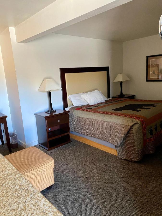 Holiday Lodge Cody Esterno foto