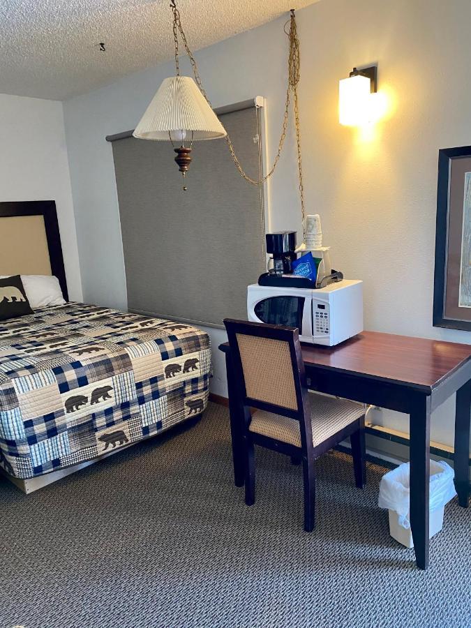 Holiday Lodge Cody Esterno foto