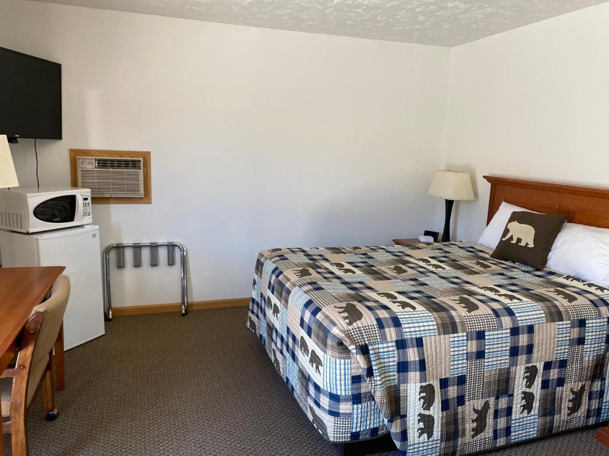 Holiday Lodge Cody Esterno foto
