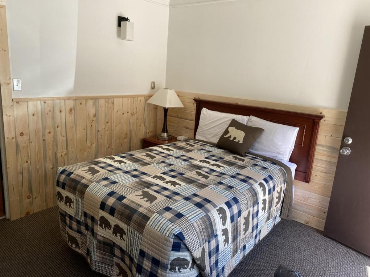Holiday Lodge Cody Esterno foto