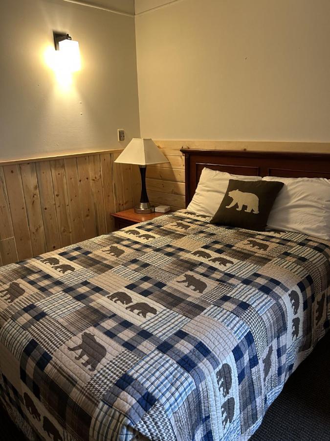 Holiday Lodge Cody Esterno foto