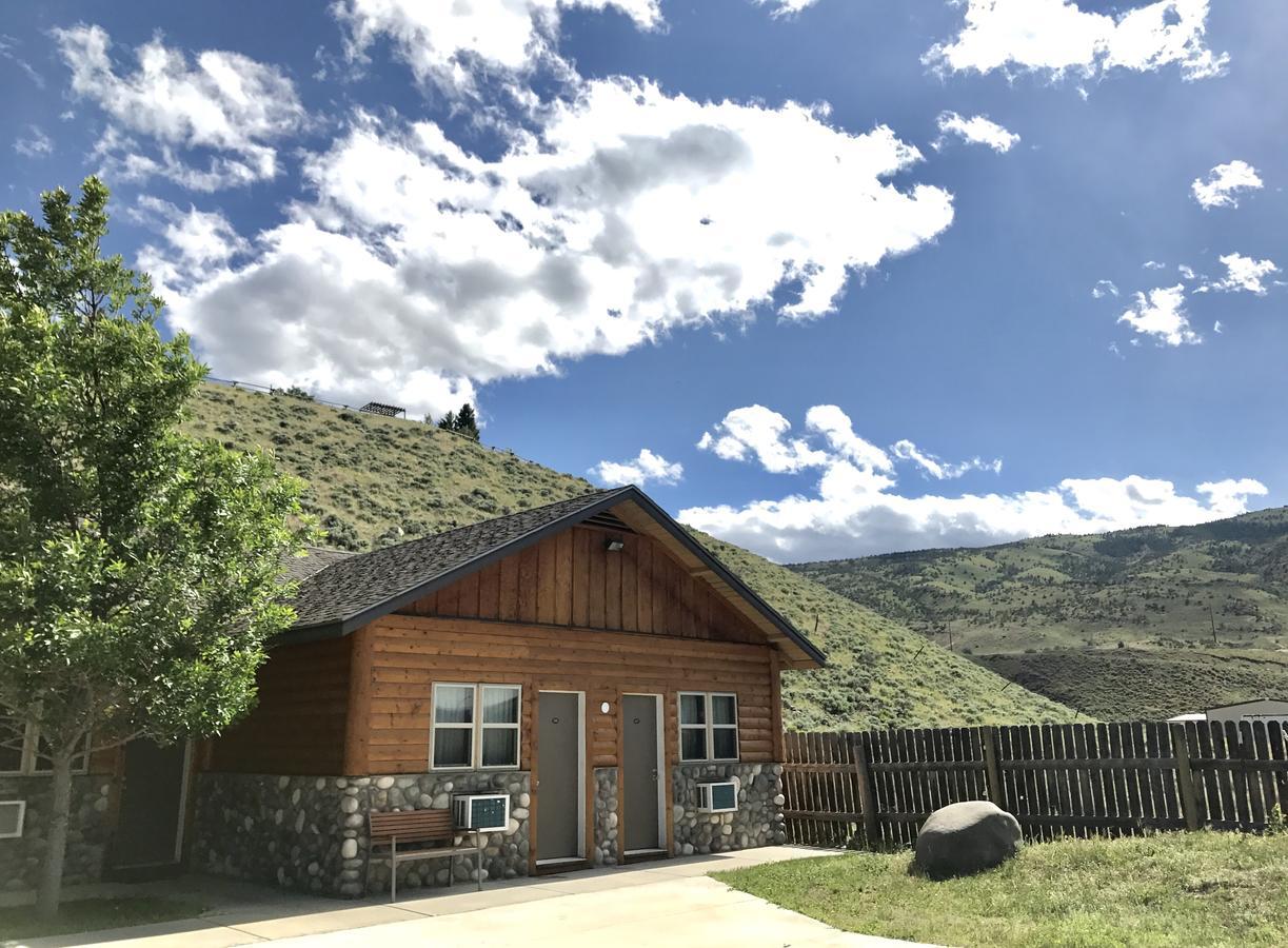 Holiday Lodge Cody Esterno foto